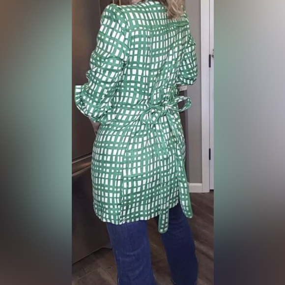 Cabi Green Gingham Blazer in a women’s Large - Picture 2 of 7